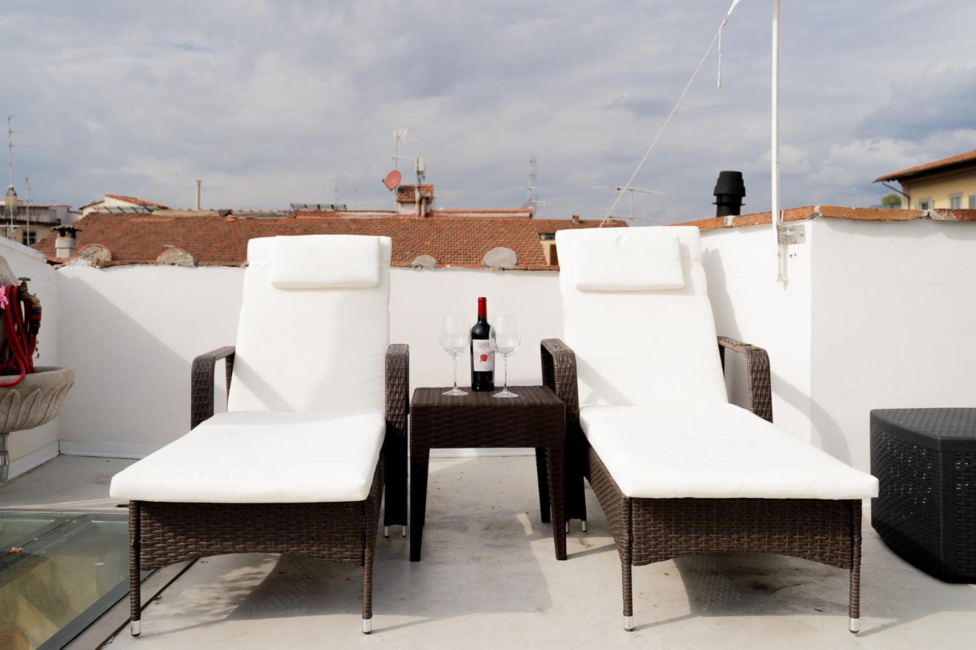 The Dream Terrace - Lea Blue * Florence