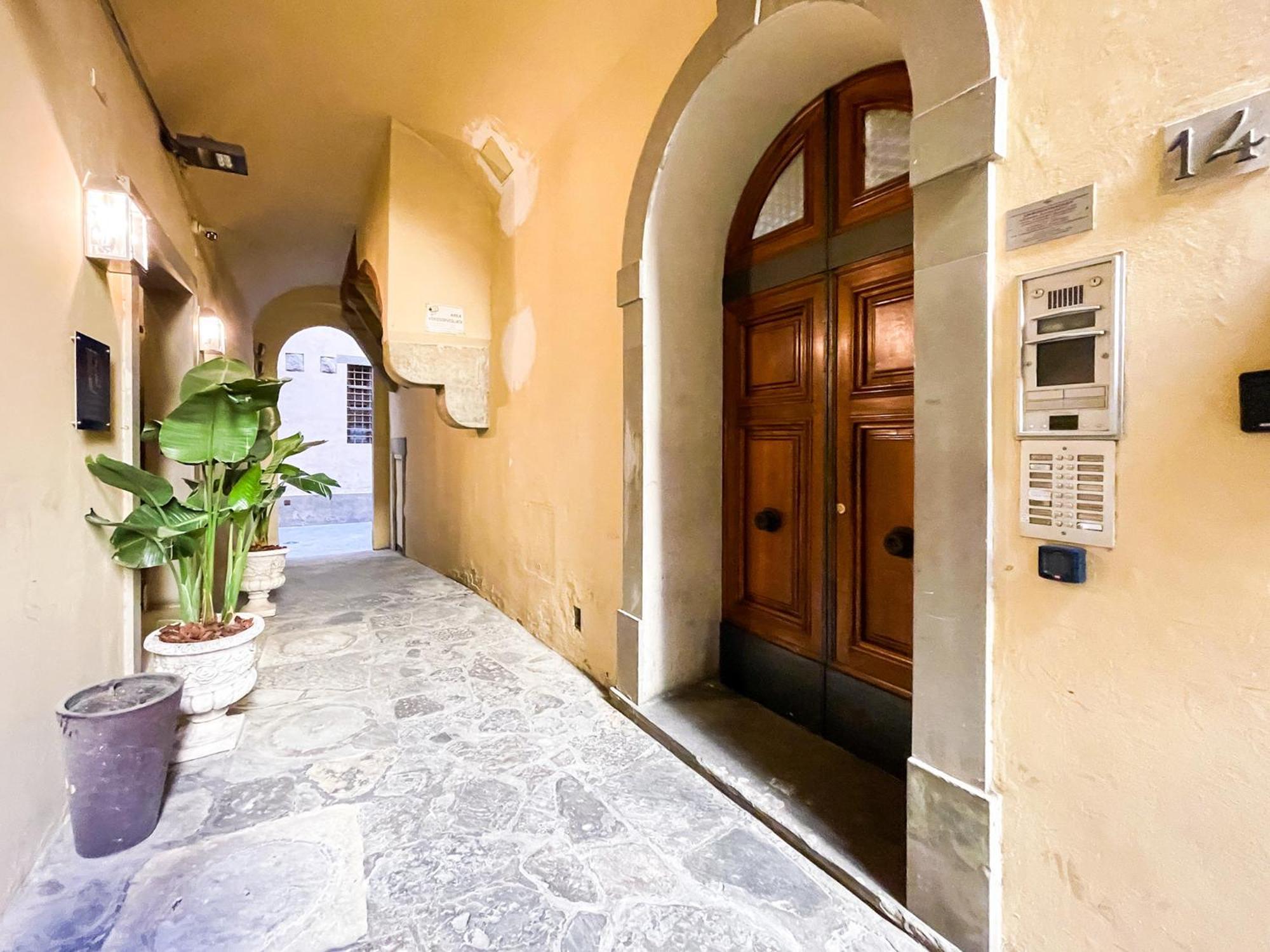 Stile & Comfort Near P. Signoria Florence