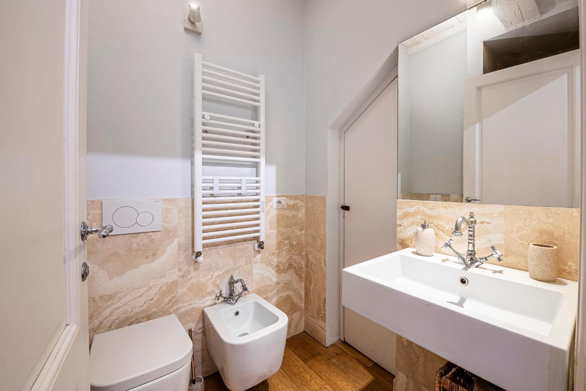In Pz. Michelangelo: Due Con Due Bagni Apartment *