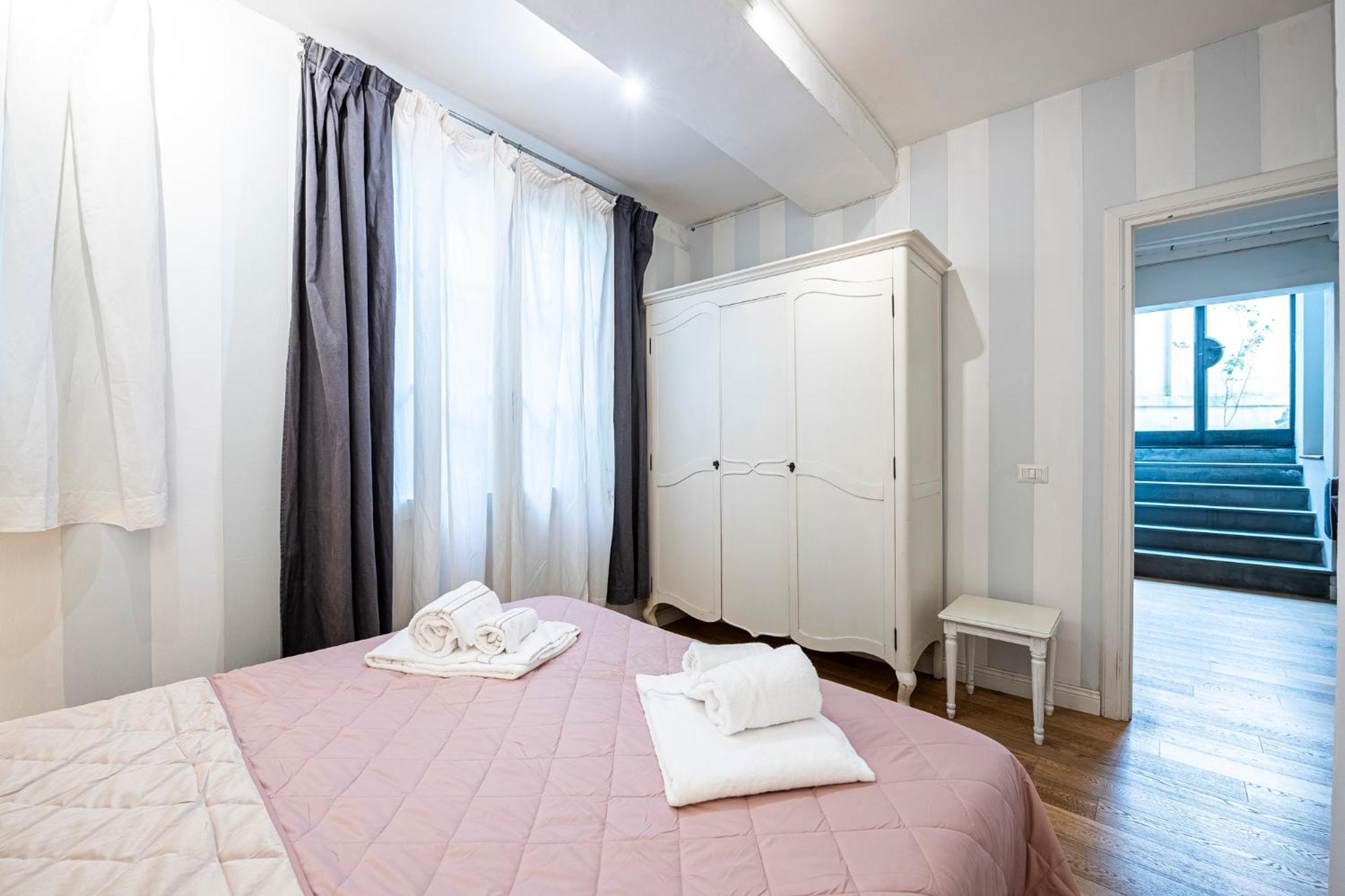 In Pz. Michelangelo: Due Con Due Bagni Apartment