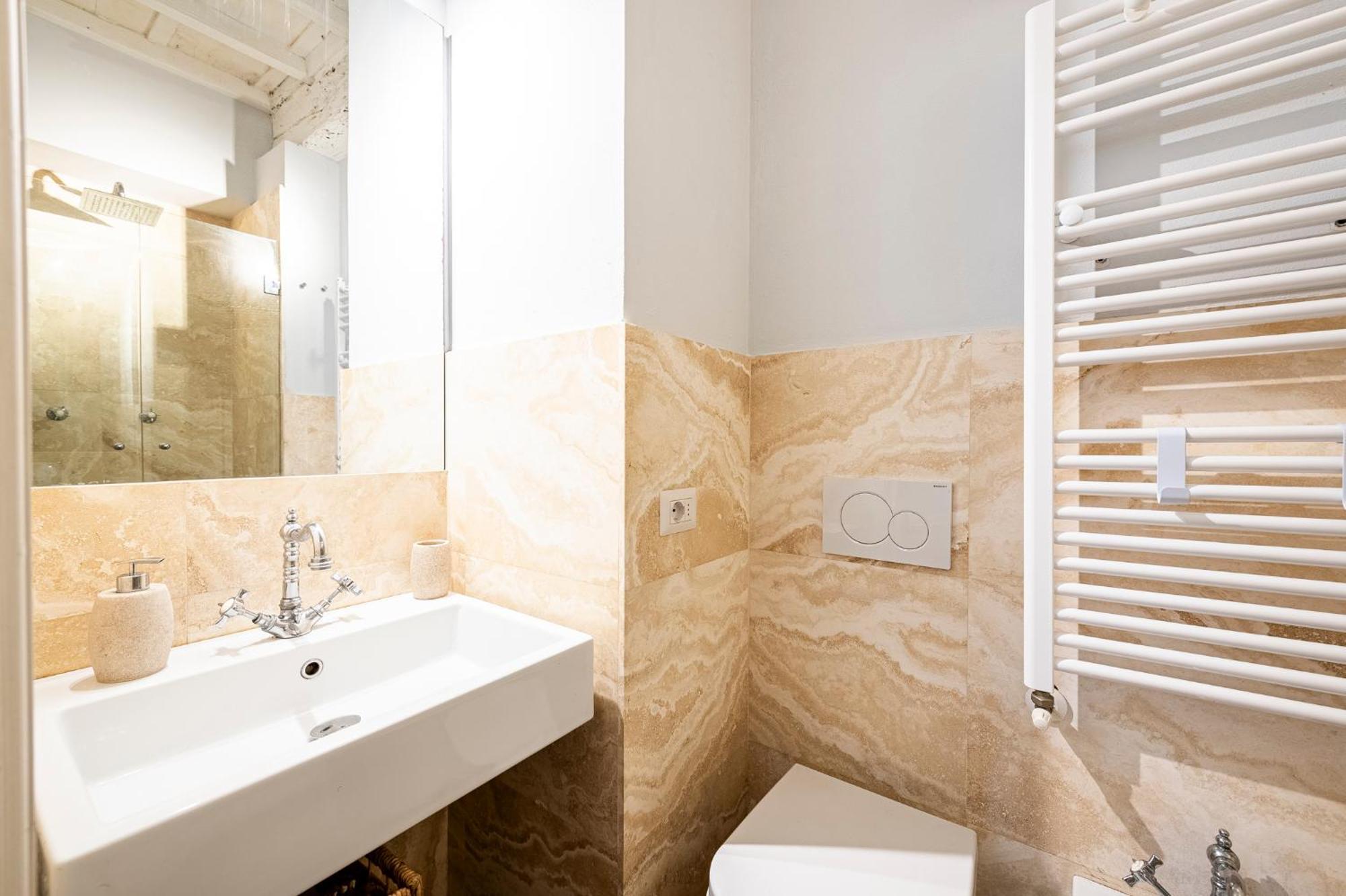 In Pz. Michelangelo: Due Con Due Bagni Apartment *