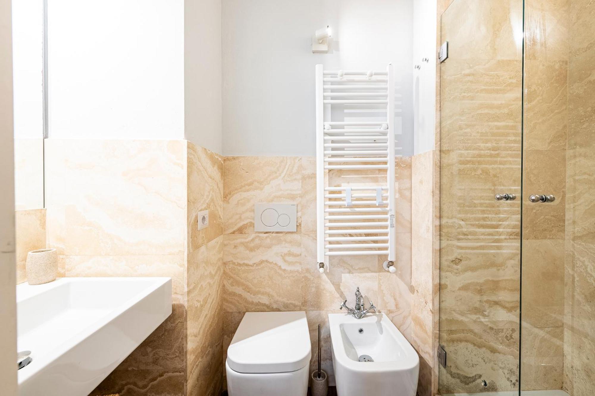 Apartment In Pz. Michelangelo: Due Con Due Bagni