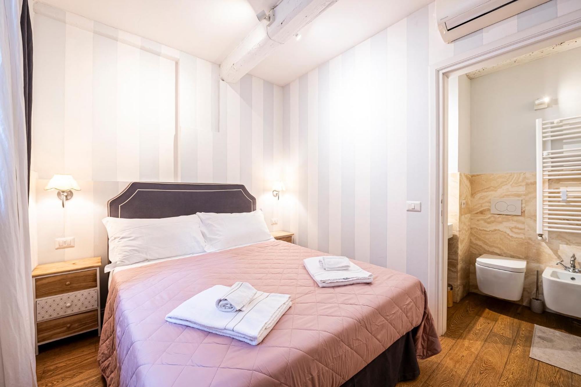 In Pz. Michelangelo: Due Con Due Bagni Apartment
