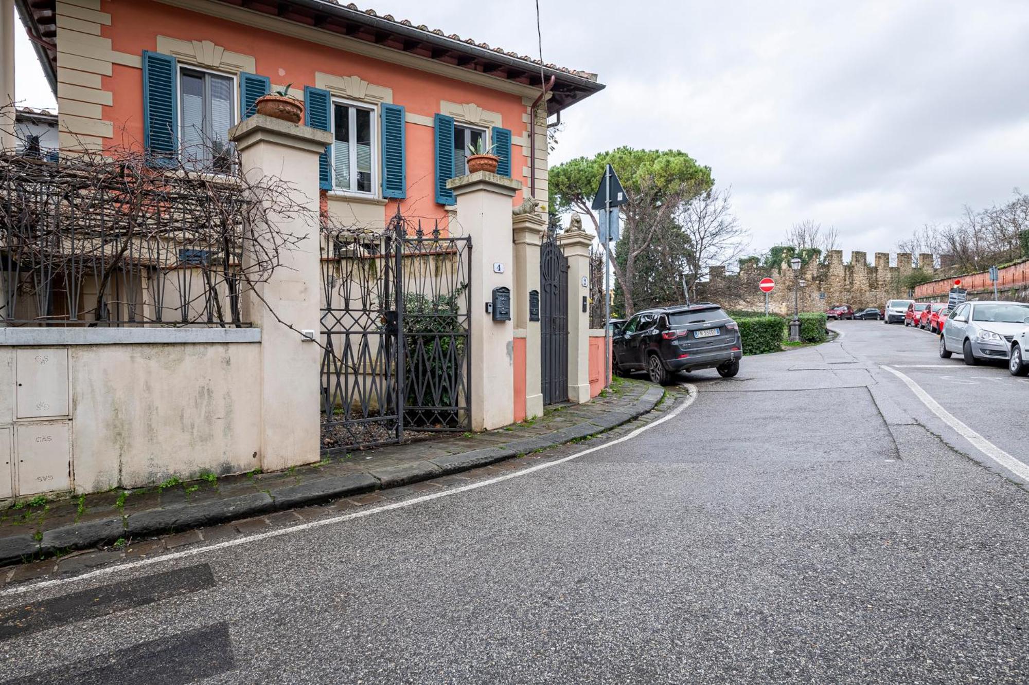 Apartment In Pz. Michelangelo: Due Con Due Bagni *
