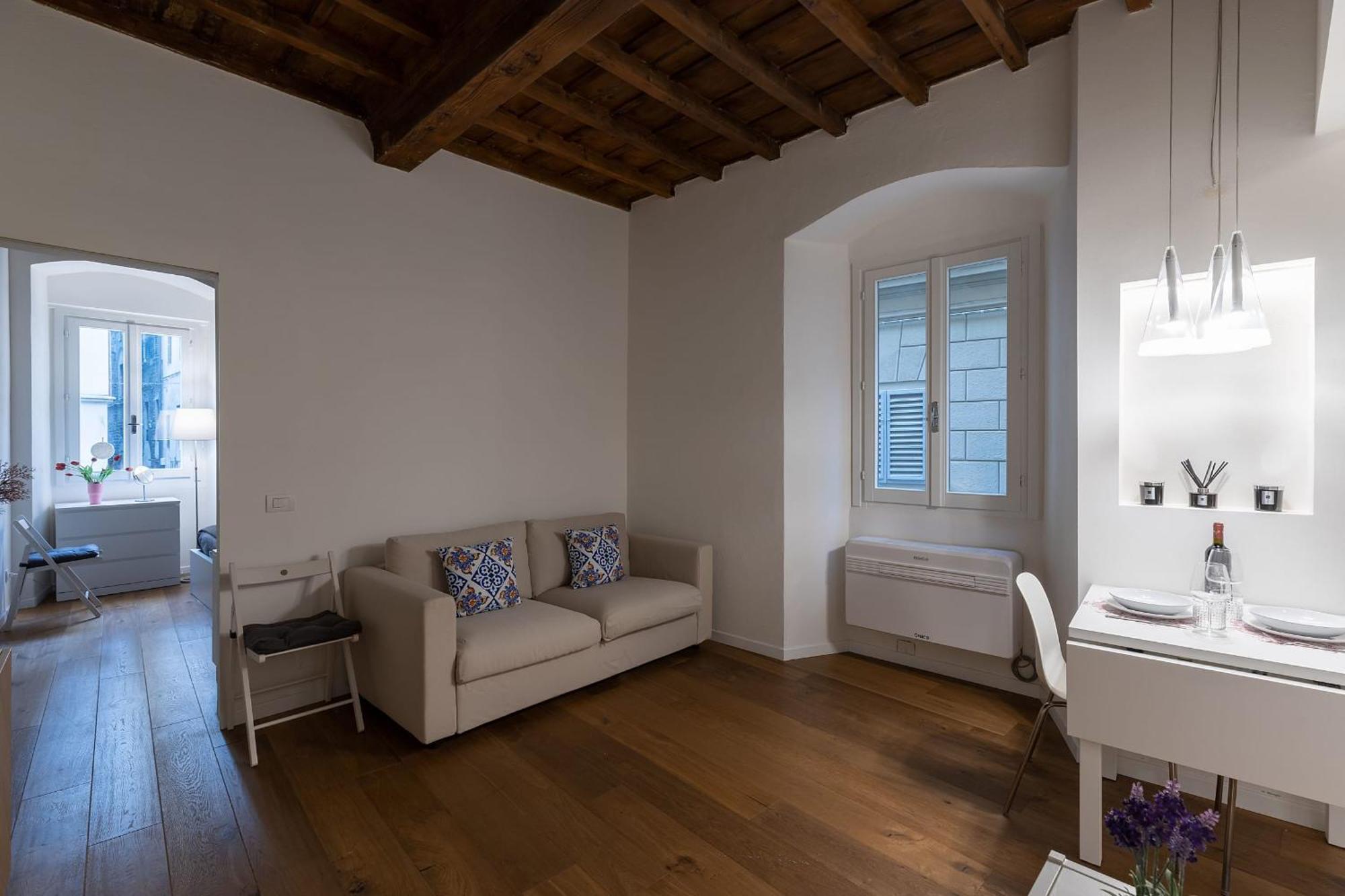 Alighieri's Suite-hosted By Sweetstay Apartment