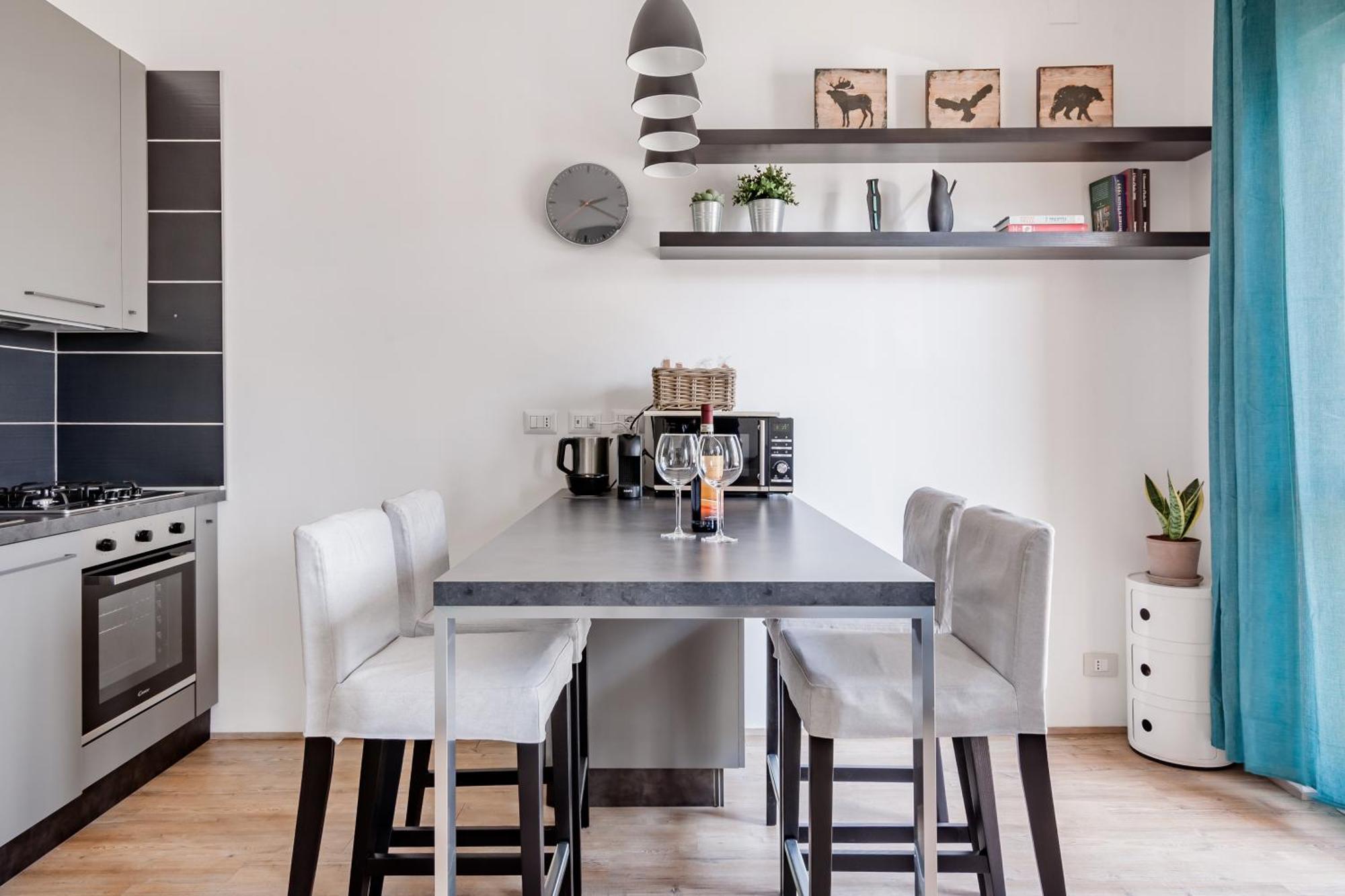 Appartement Open The Classic Wooden Shutters At A Cozy Nest *