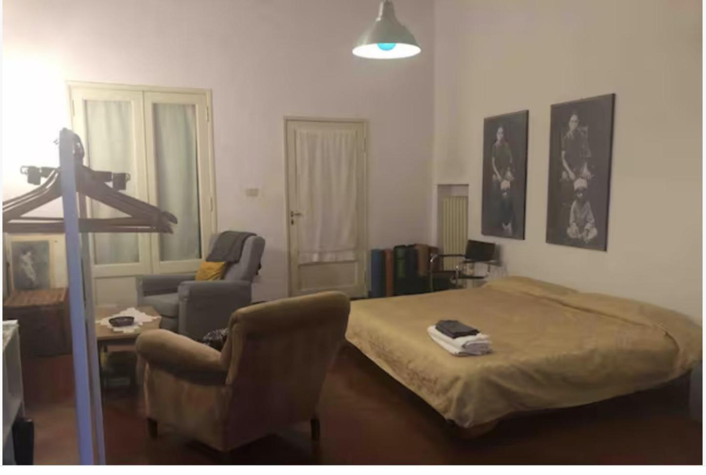 Large In Antique Building In Santo Spirito Florenz