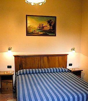 Margaret Hotel *