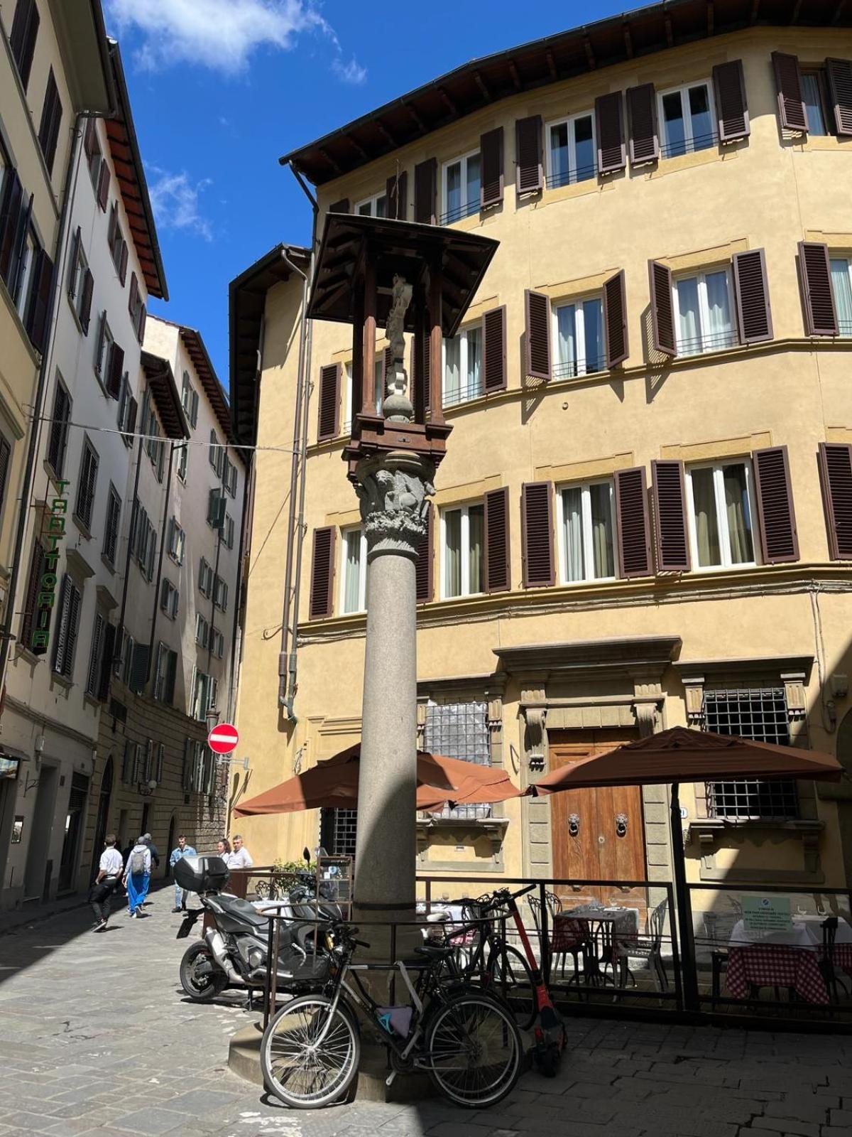 Cozy Santa Maria Novella Uffizi Duomo 2beds-2baths Apartment