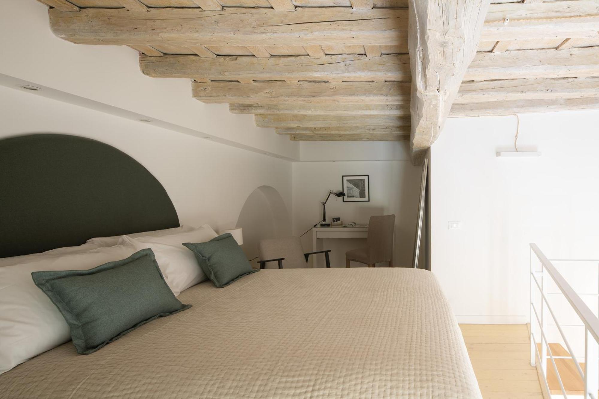 Bright 3-bedroom With Patio In Historic Center Near Duomo Appartement Florence