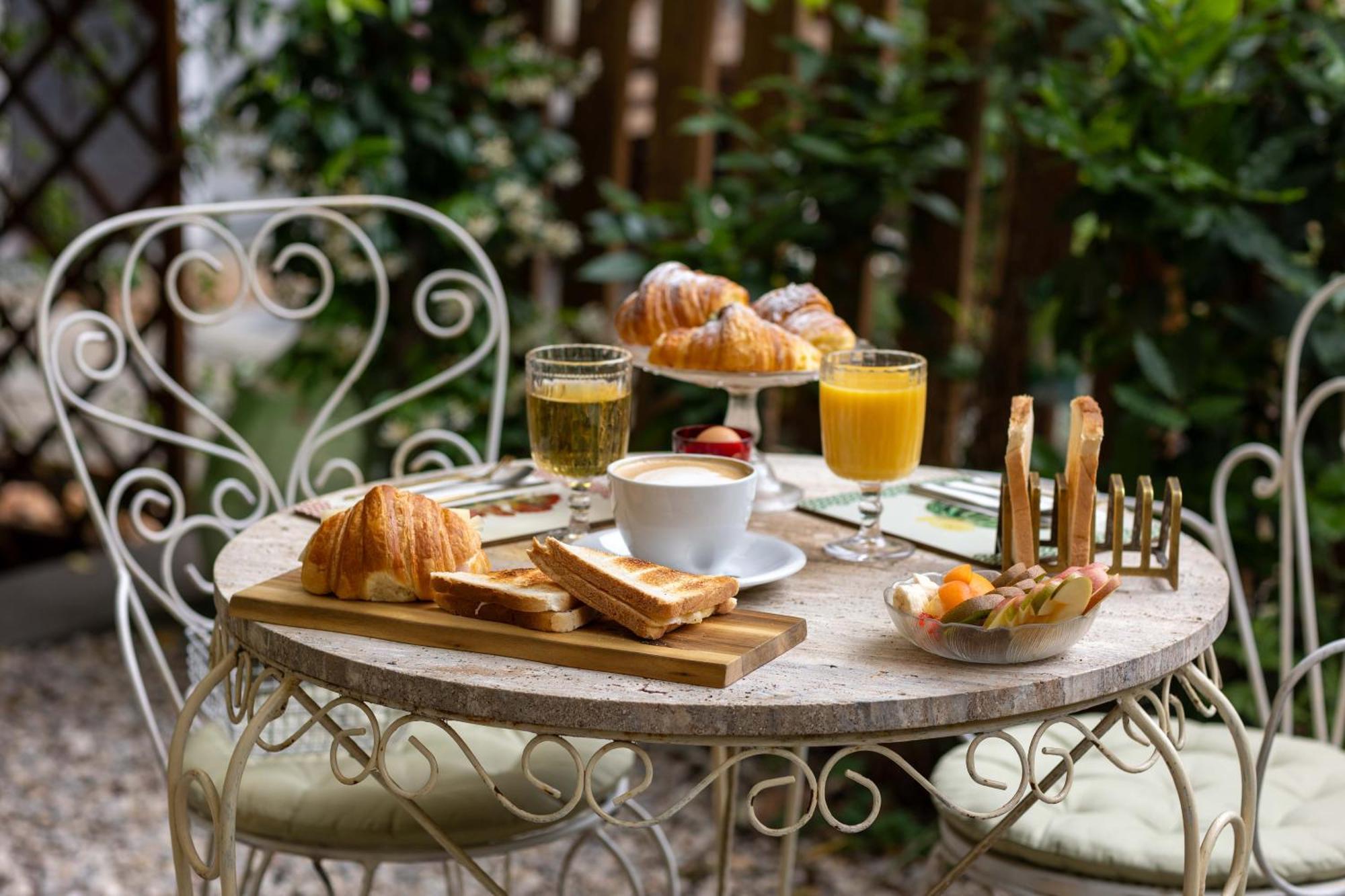 Secret Garden Bed & Breakfast *