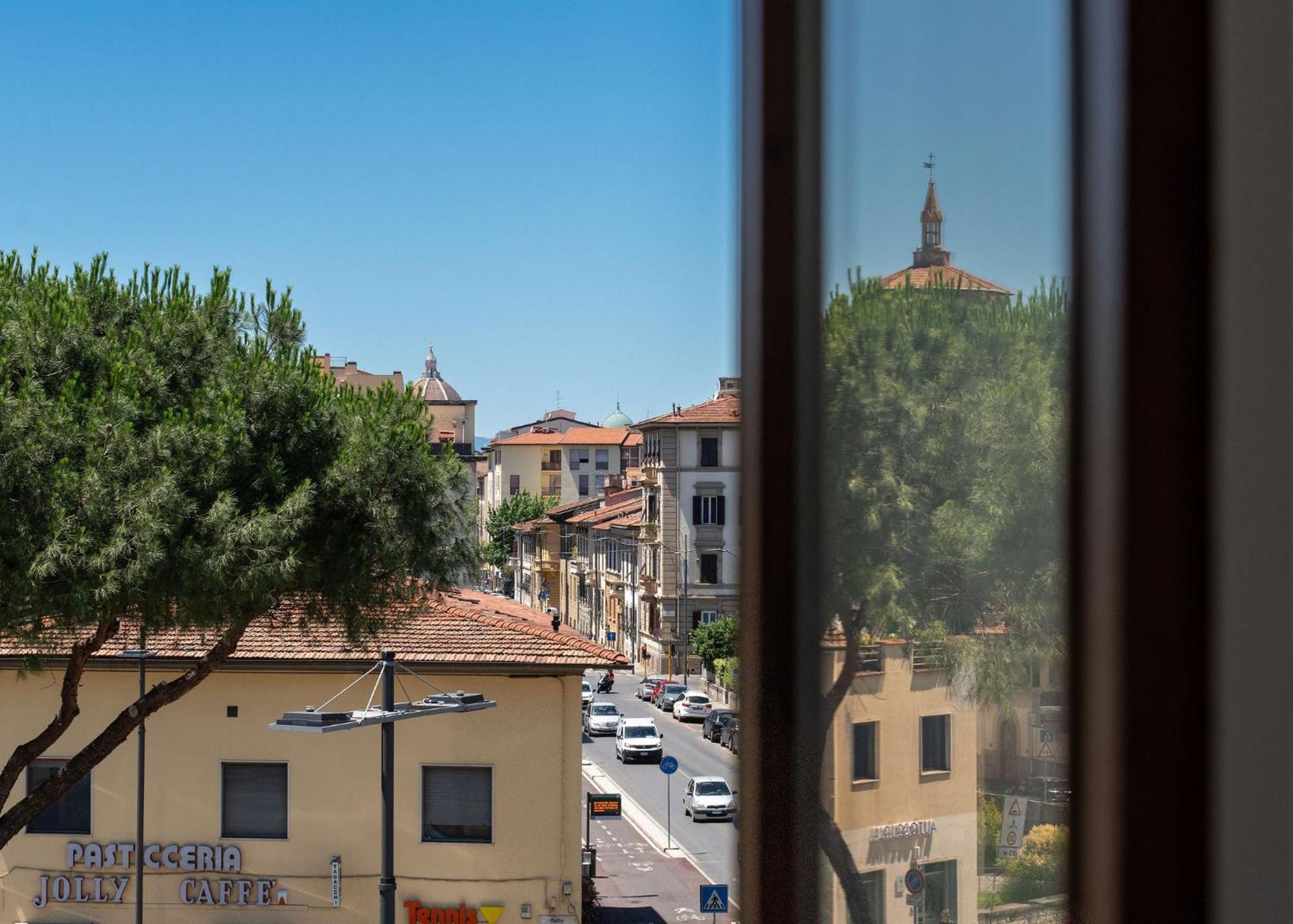 Via Lorenzo Di Credi 3 - Grazioso Con Vista, In Piazza Alberti Vicino Stadio, Nelson Mandela Forum E Con Parcheggio Di Fronte - Charming Appartement