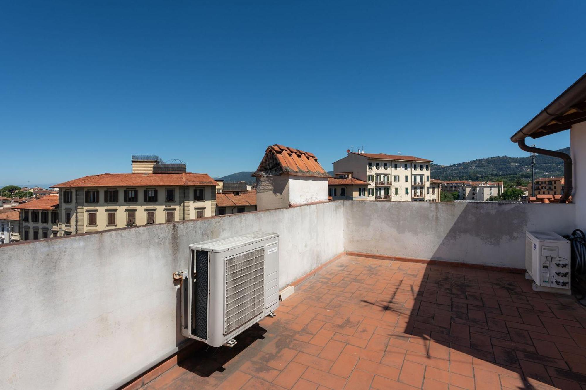 Via Lorenzo Di Credi 3 - Grazioso Con Vista, In Piazza Alberti Vicino Stadio, Nelson Mandela Forum E Con Parcheggio Di Fronte - Charming Appartement
