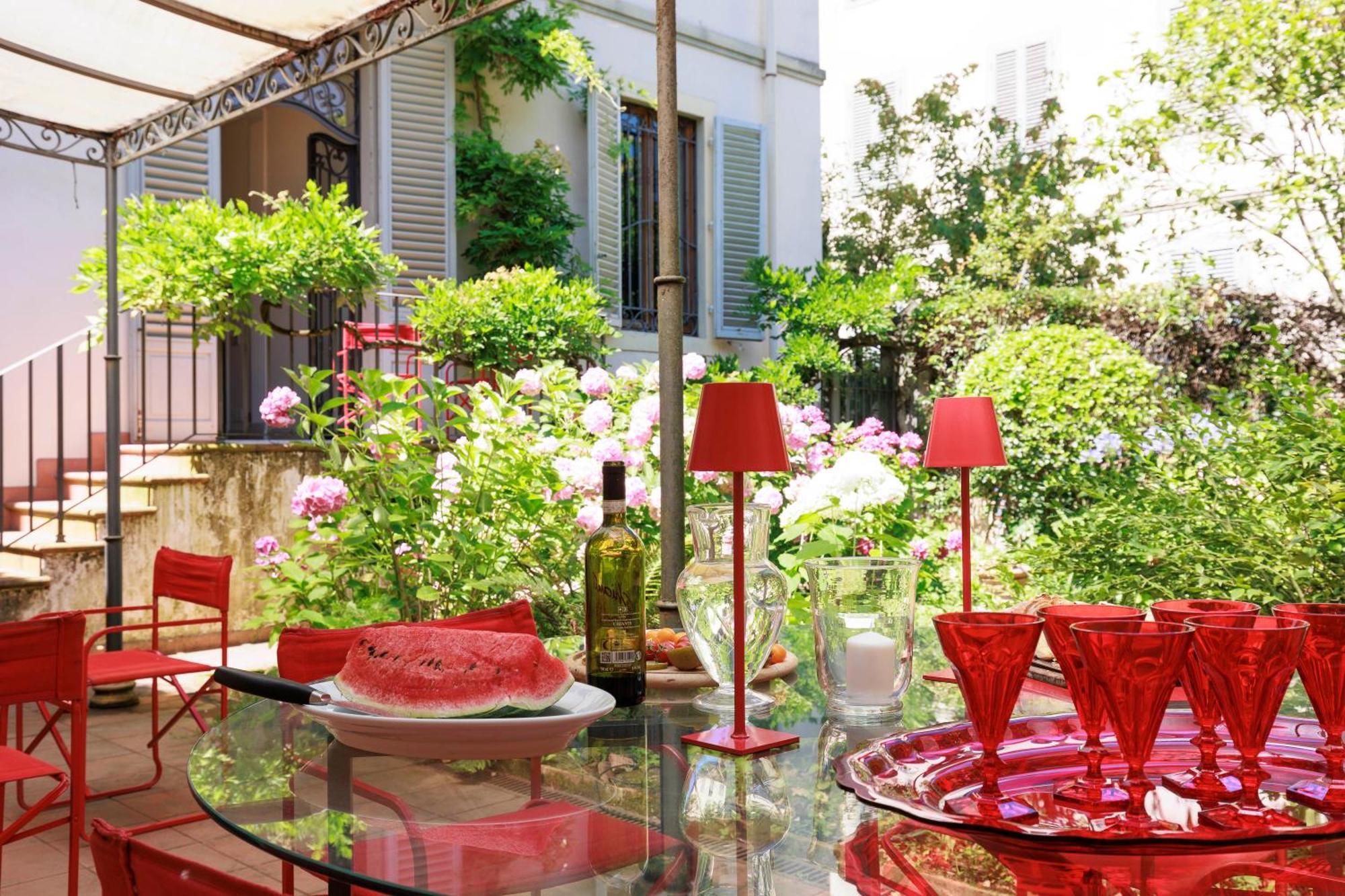 Huge With Private Garden Appartement
