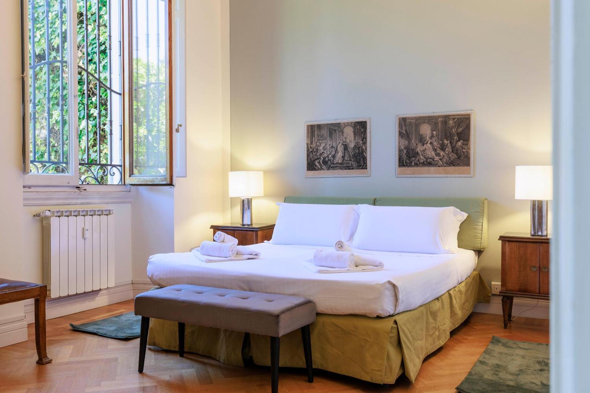 Huge With Private Garden Appartement *