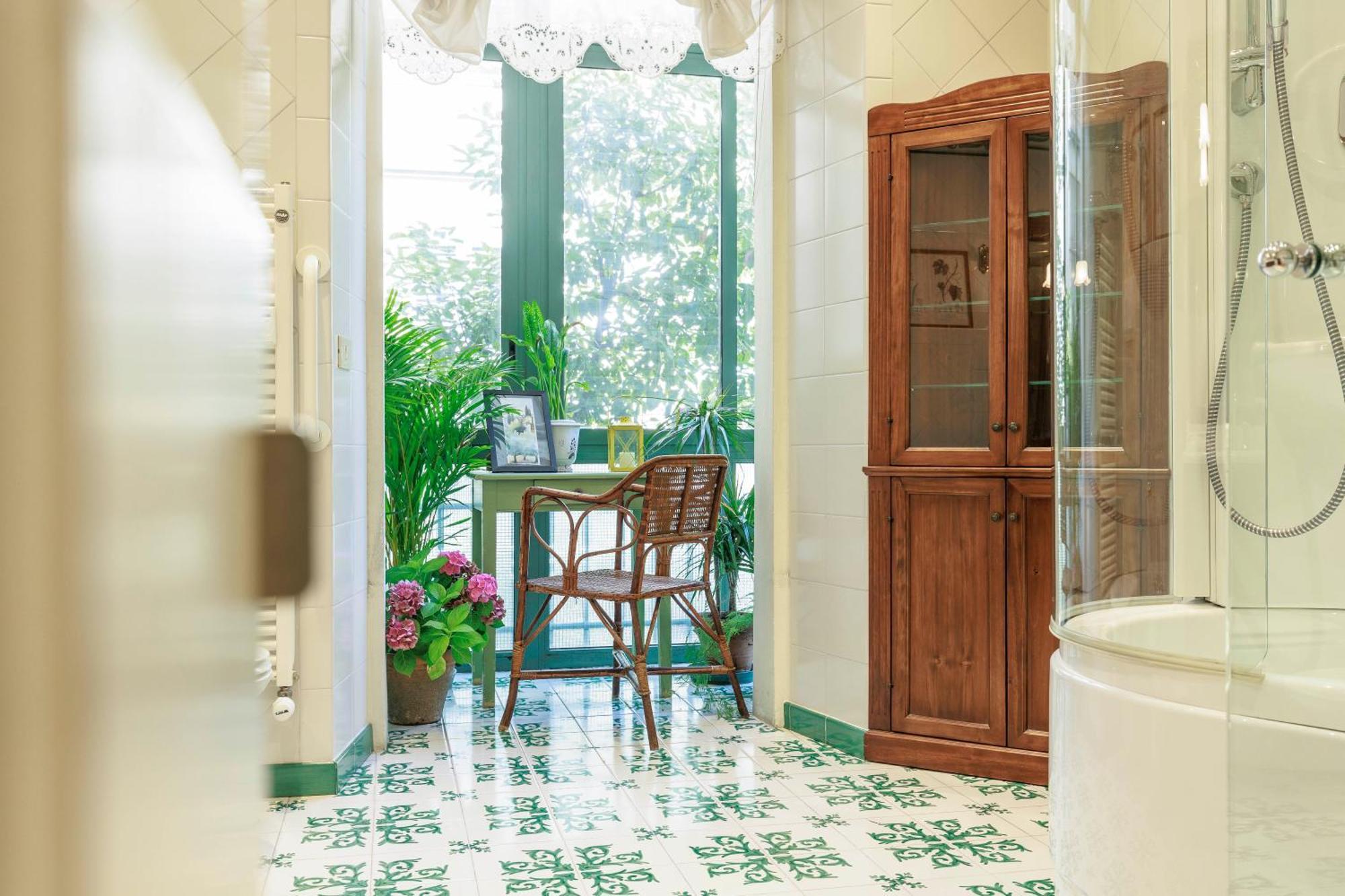 Huge With Private Garden Appartement *