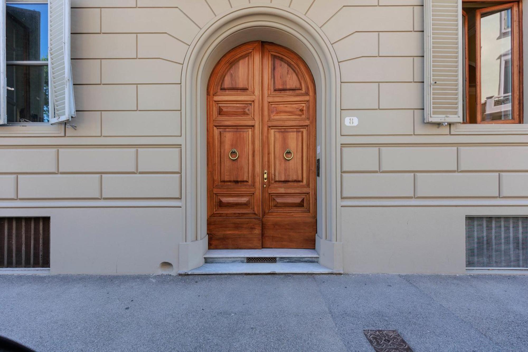 Huge With Private Garden Appartement *