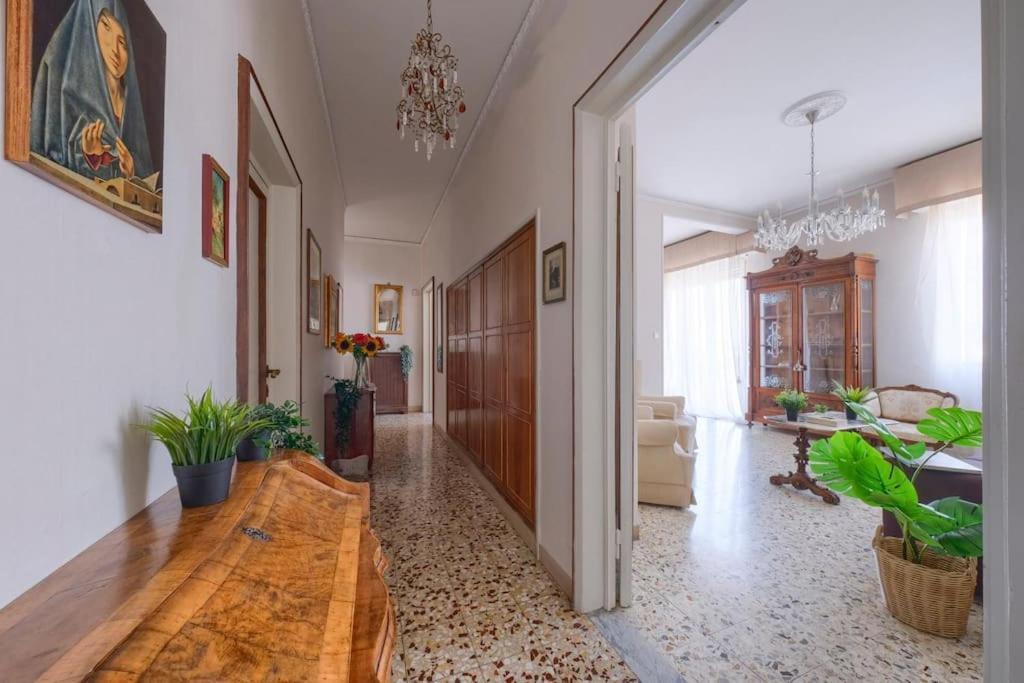 Esclusivo Fiorentino 120mq Netflix, Ac Apartment Florence