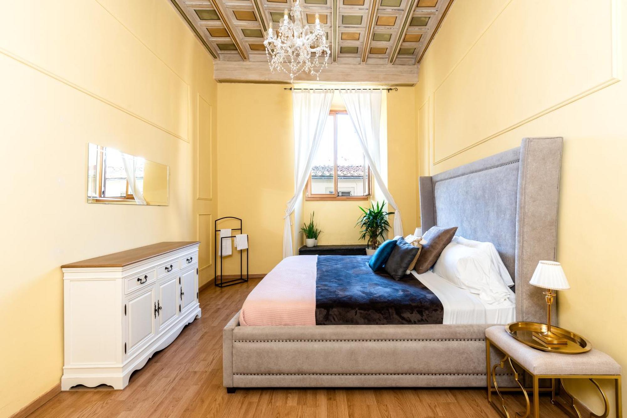 Historic Center Palace - Huge 4 Bedrooms Santa Croce - By Likehomeflorence Florença