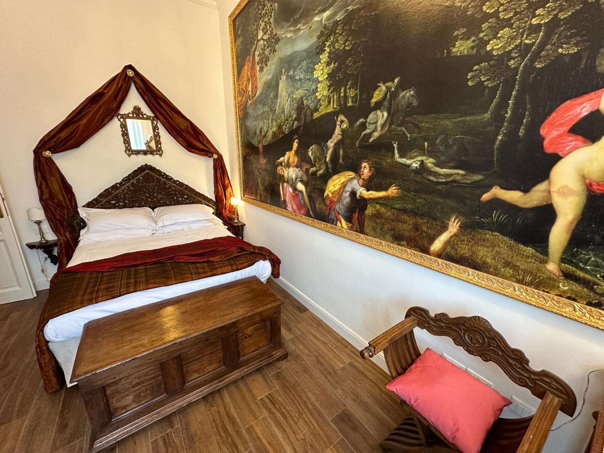 Santa Caterina Palace In Florence-3 Bedroom Apartment *