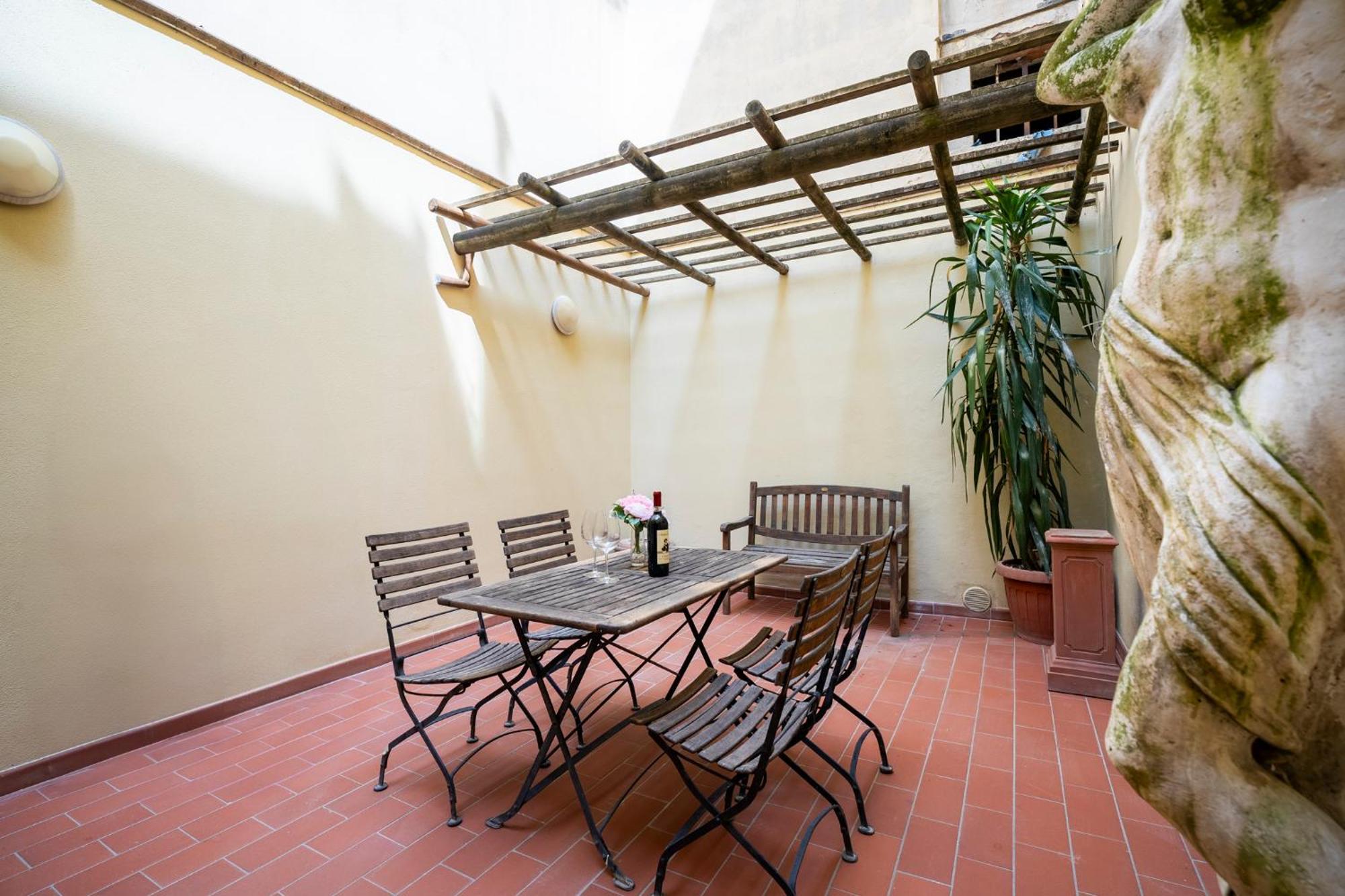 Station With Garden Apartamento *