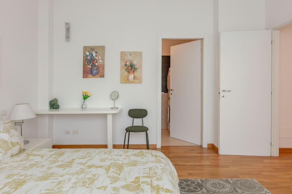 Bright & Cozy, Easy To Reach In * Florence