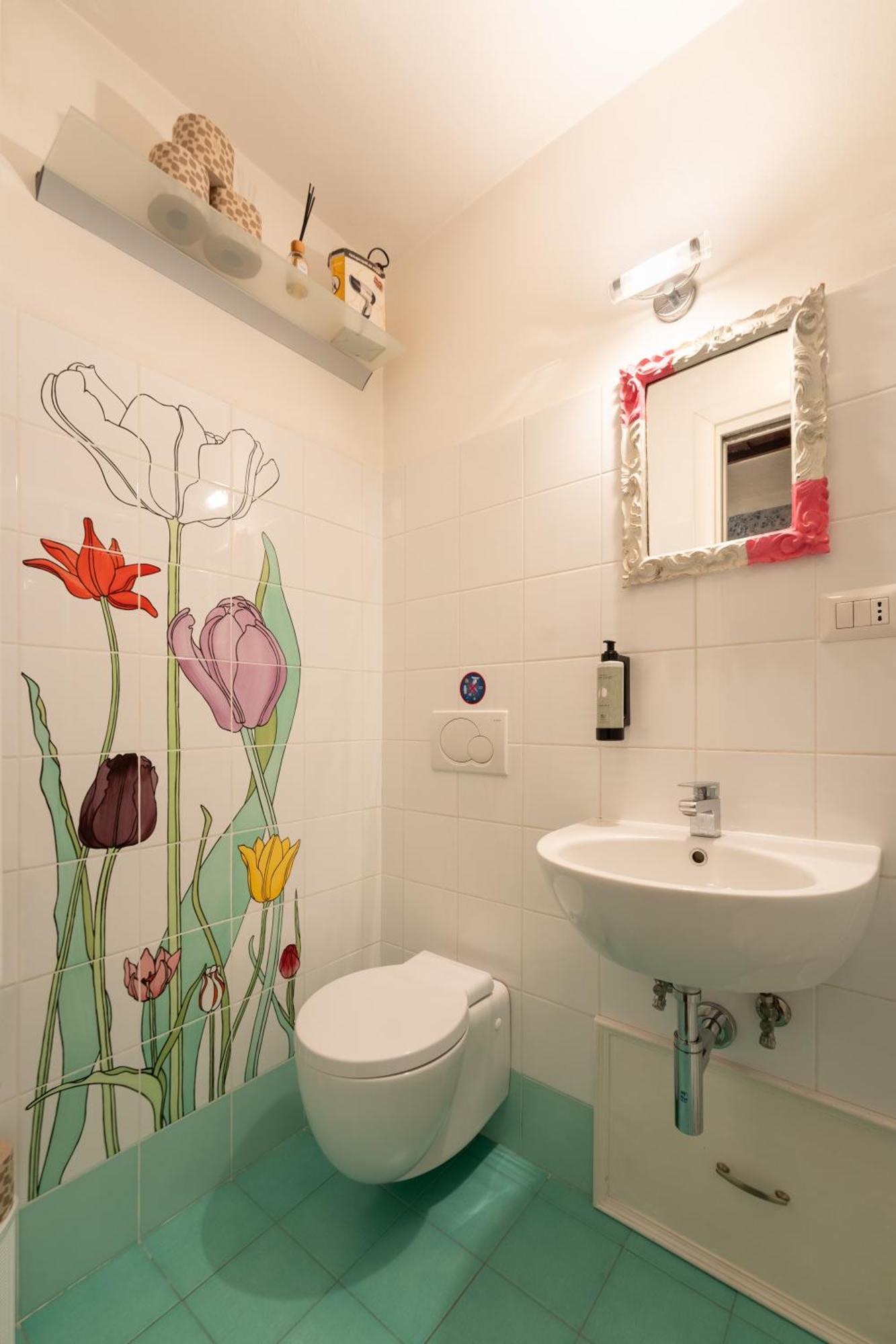 Via Benedetta, 13 - Charming - Florentine Gem Steps From Station - Prime Spot! Apartamento Florença