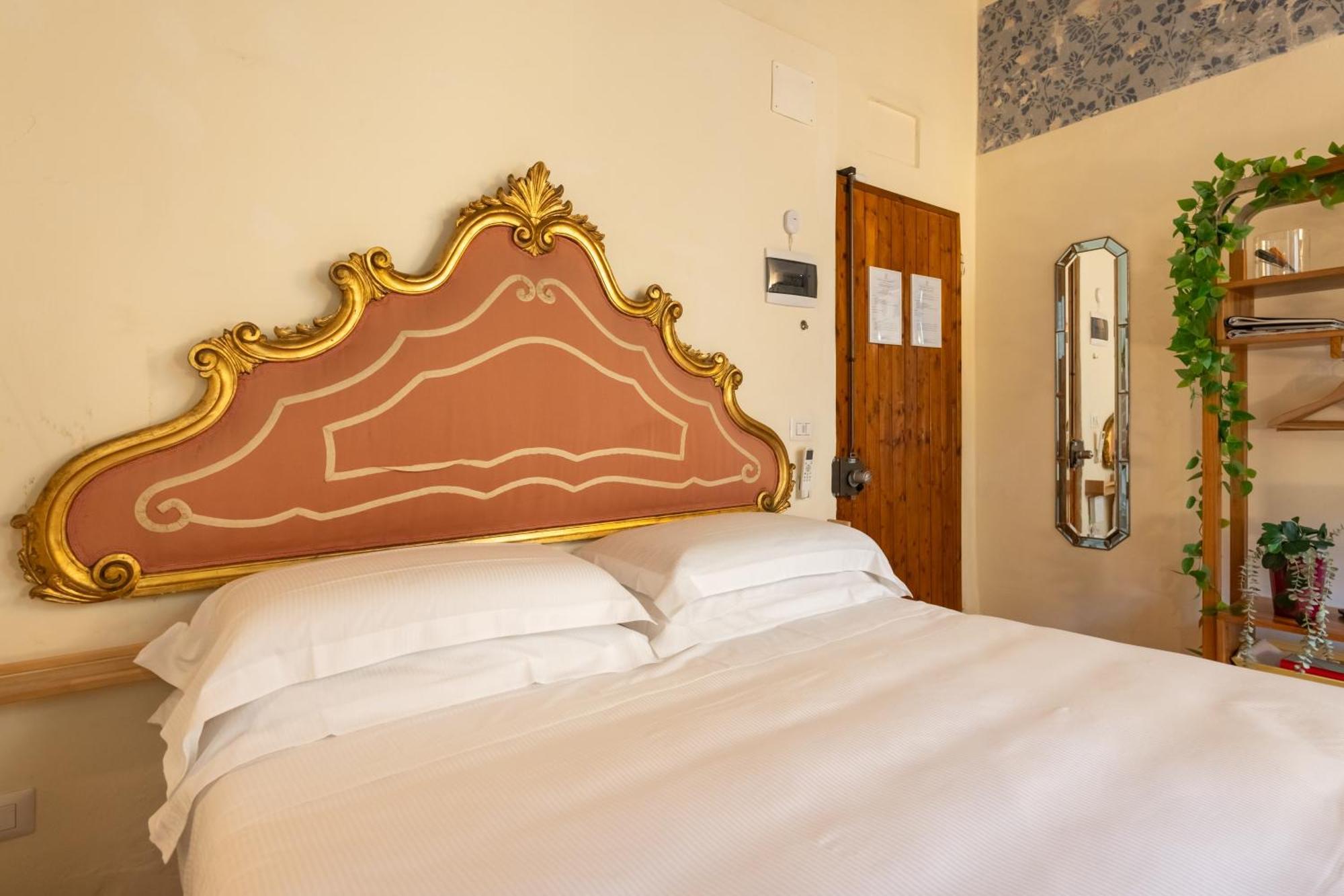 Apartamento Via Benedetta, 13 - Charming - Florentine Gem Steps From Station - Prime Spot! Florença