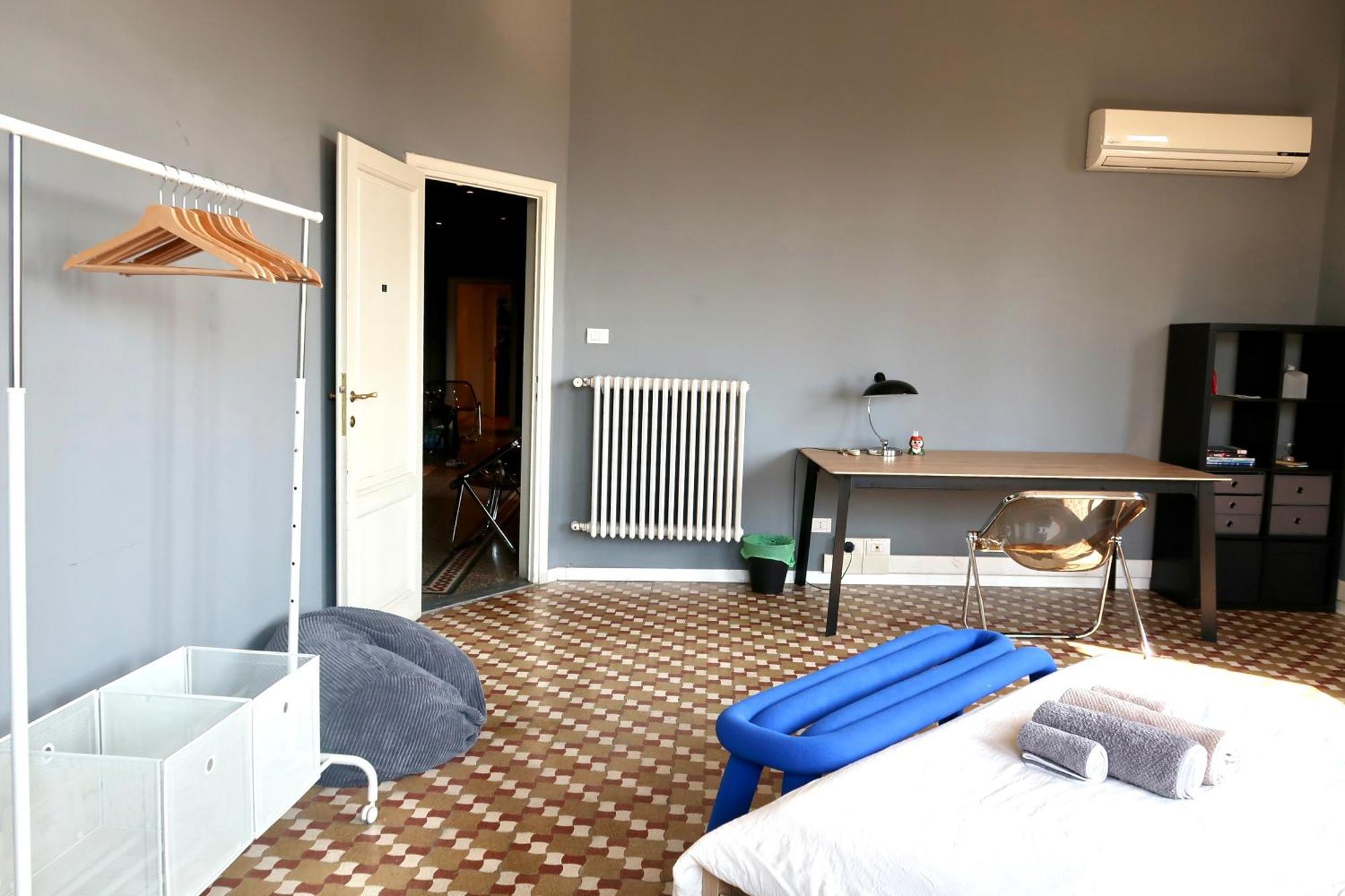 Spacious Esthers E Near Smn * Florence