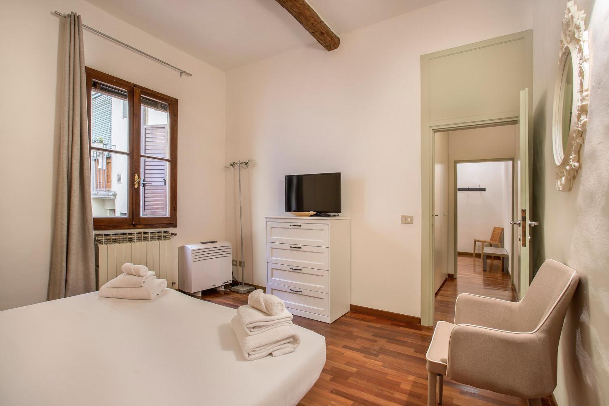 Santa Croce 2 Bedroom Appartement