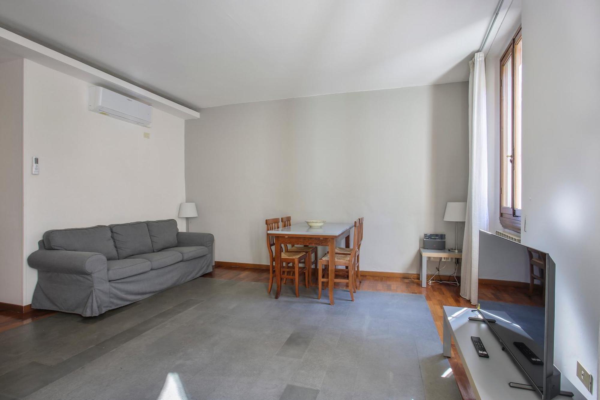 Santa Croce 2 Bedroom Appartement