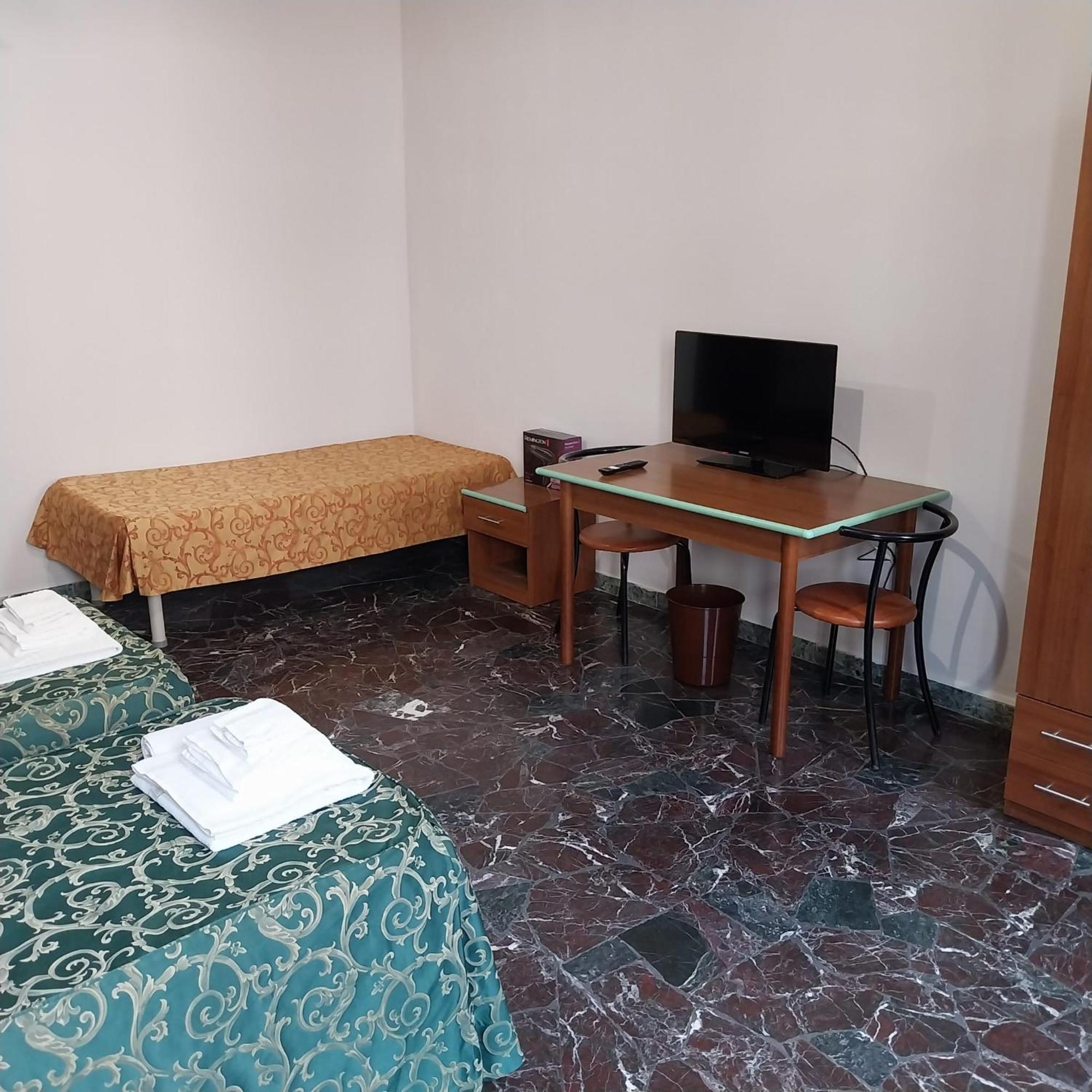 B Guest house *