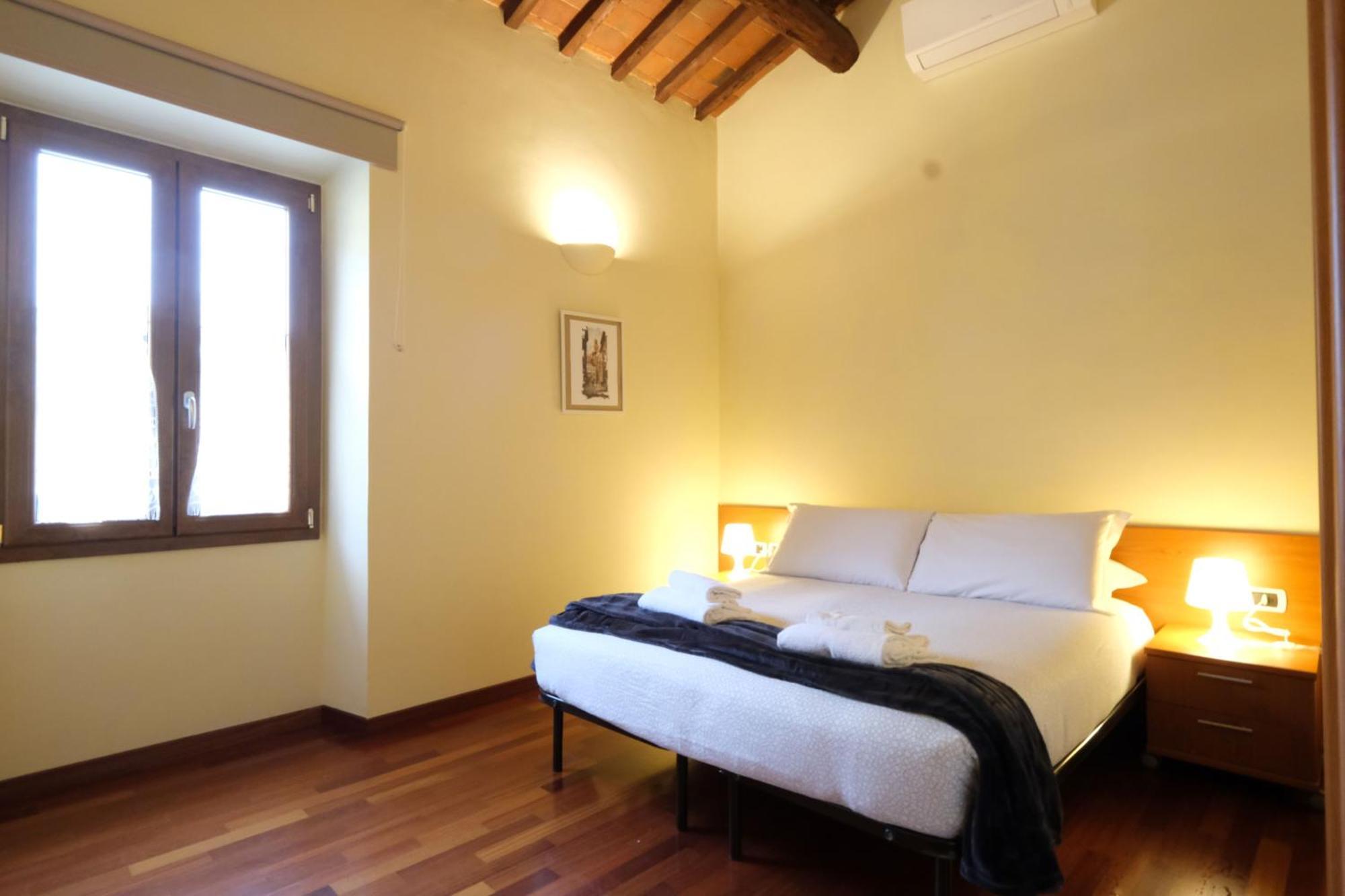 Wine Barbaresco Apartment Florence
