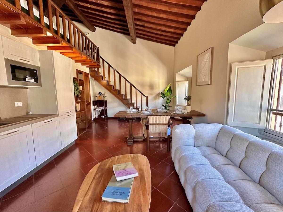 Ad Rondinelli, Appartement Florence