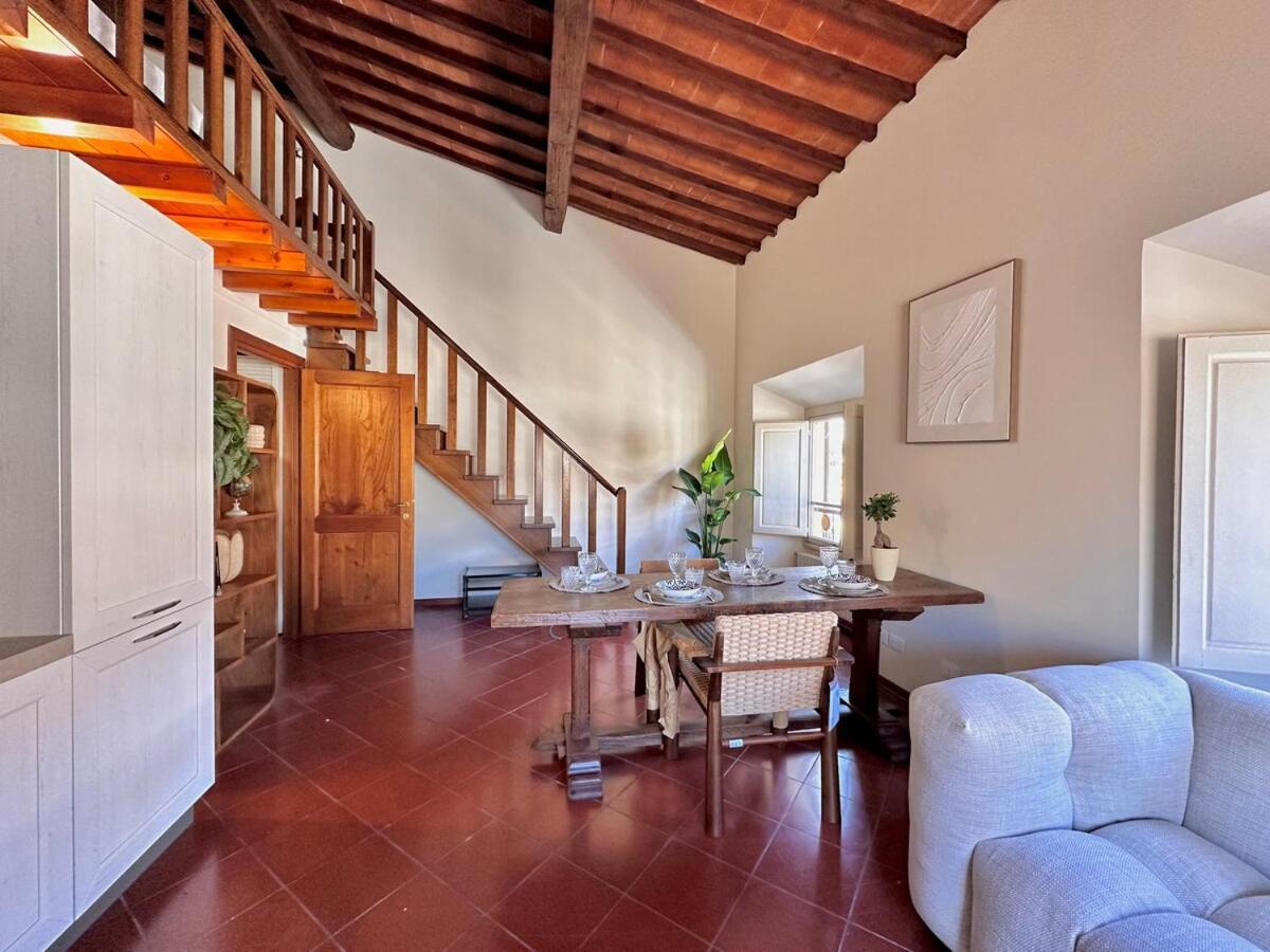 Ad Rondinelli, Appartement *