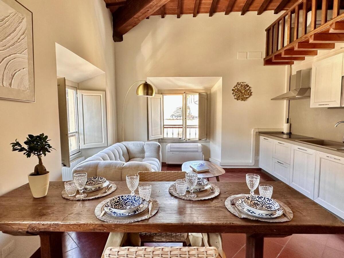 Ad Rondinelli, Appartement Florence