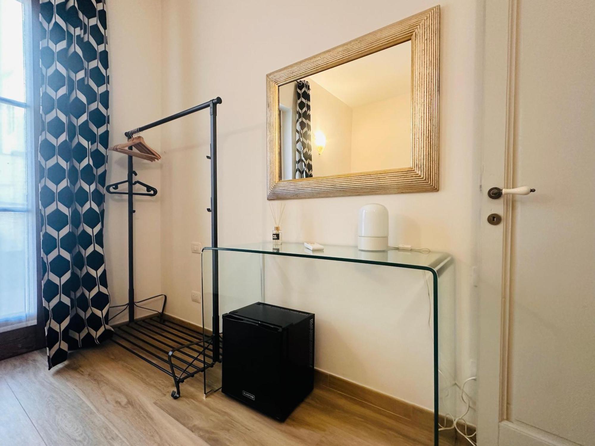 Cozy With Ensuite & Outdoor Space