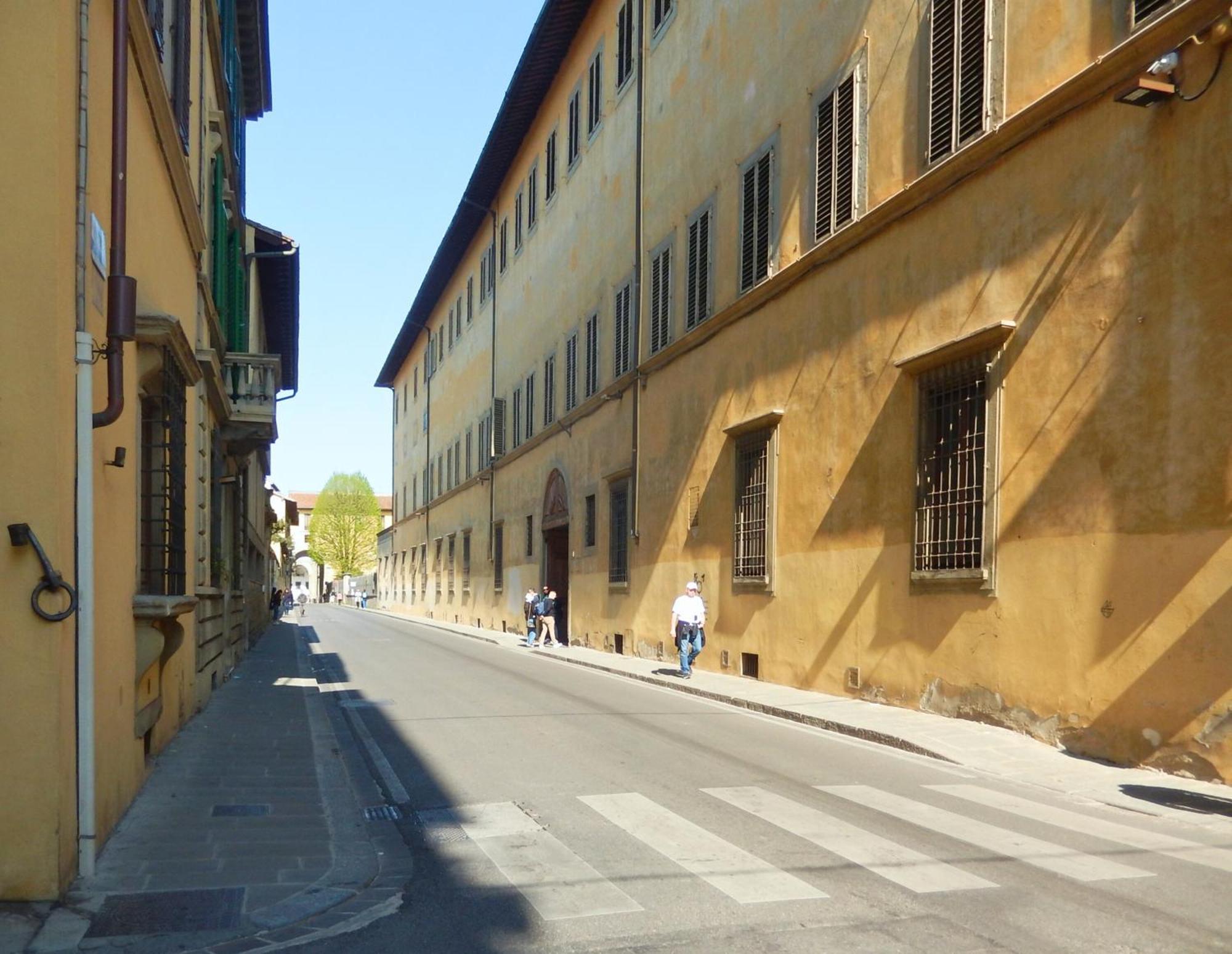 Bright 3-bedroom With Patio In Historic Center Near Duomo *