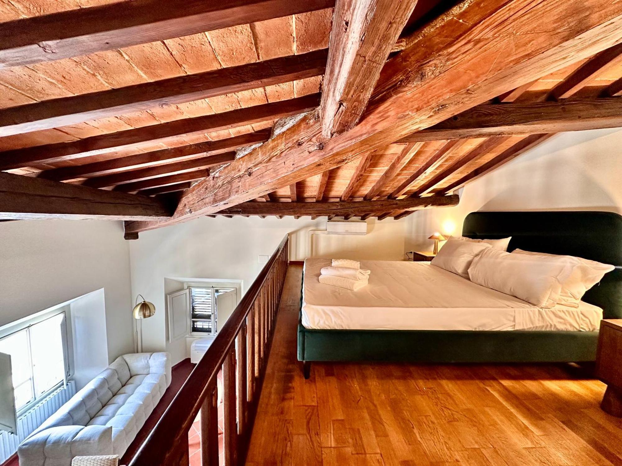 Ad Rondinelli, Appartement Florence