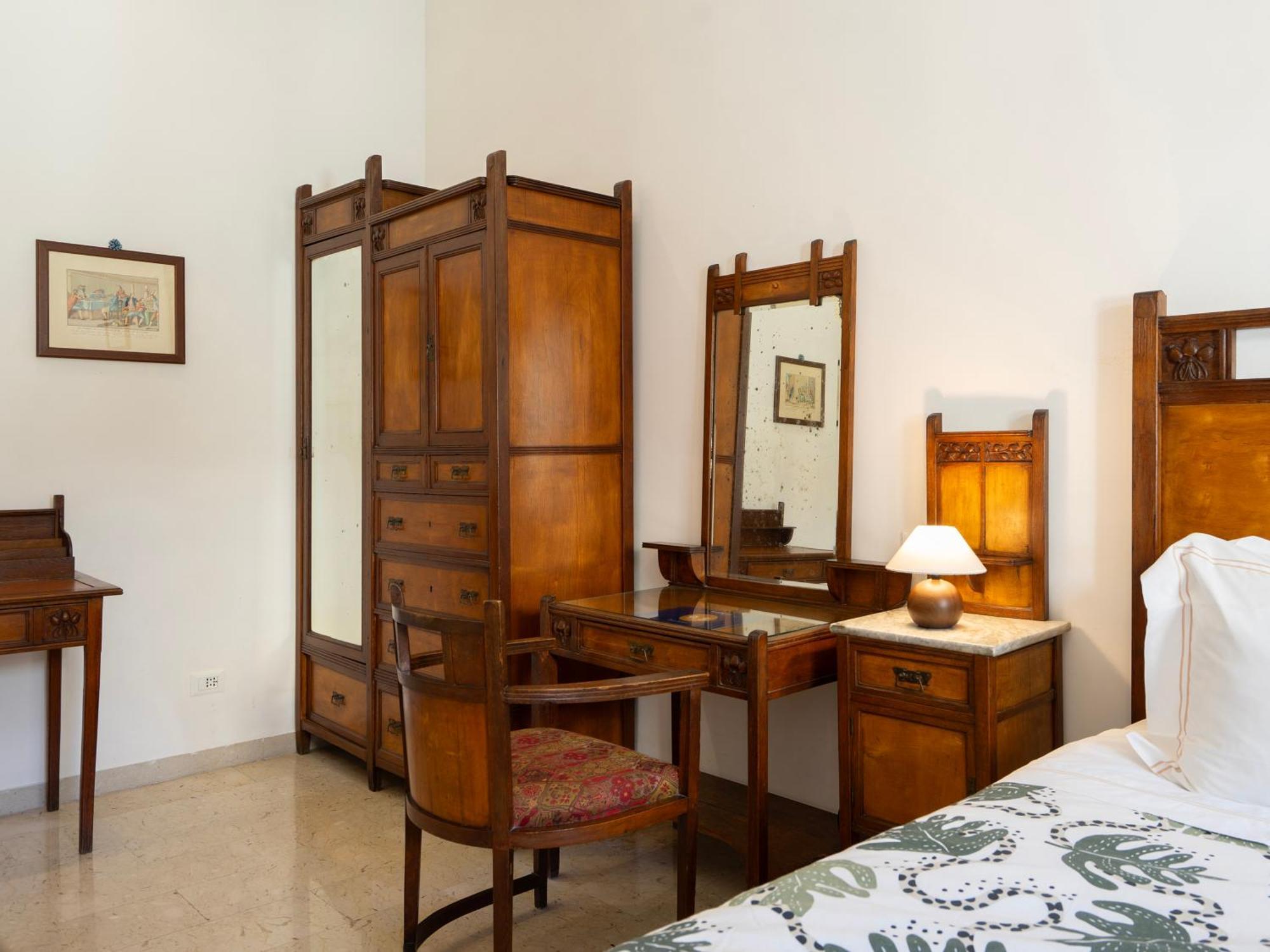 Giglio & Viola Borgia Apartment