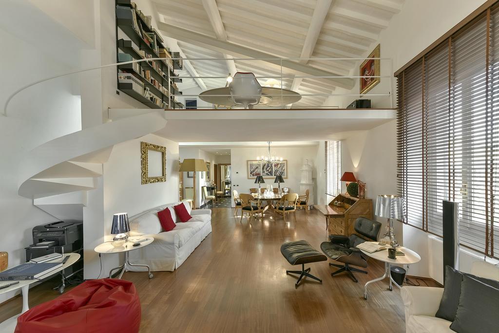 An Amazing In Oltrarno Apartamento