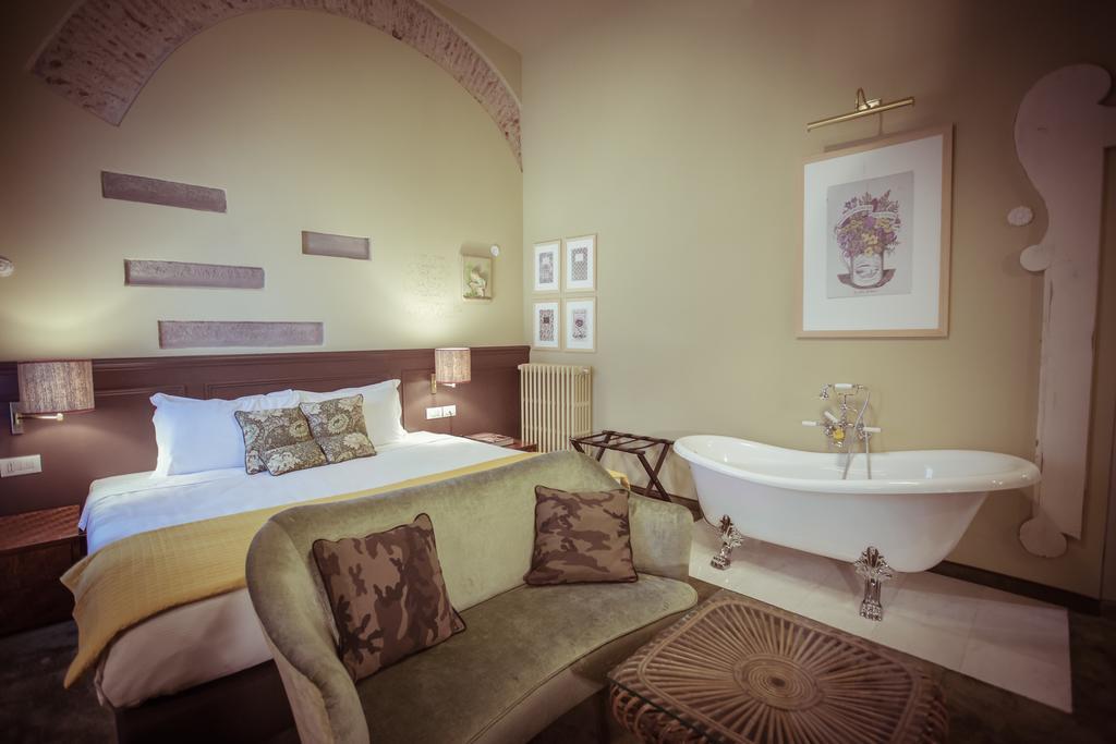 Adastra Bed & Breakfast 3*