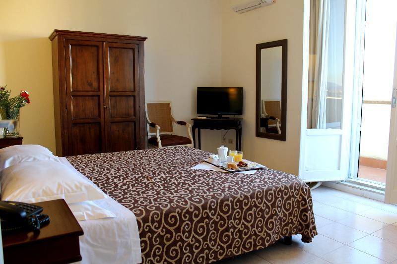 Hotel Alex 3*