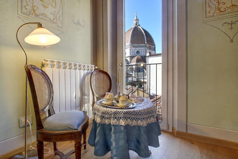 Romantic In The Heart Of Apartment