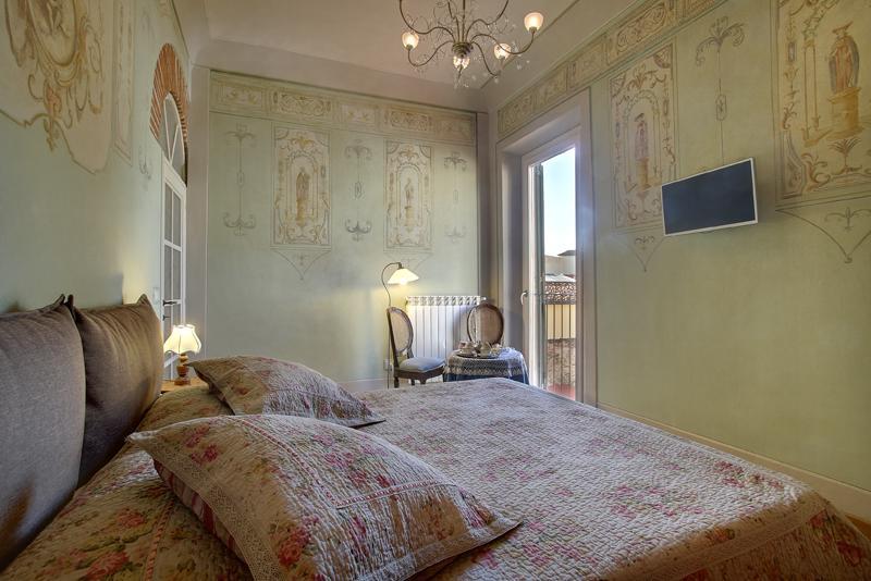 Romantic In The Heart Of Florence