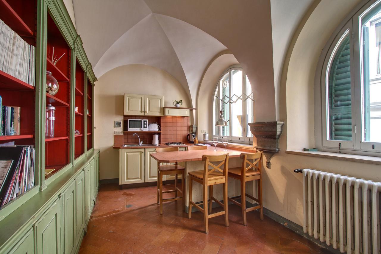 Apartment Ravel Near The Ponte Vecchio Florence