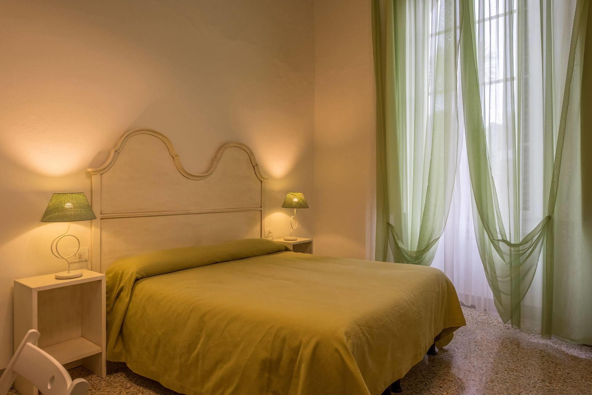 Residenza D'epoca Al Numero 8 Bed & Breakfast 3*