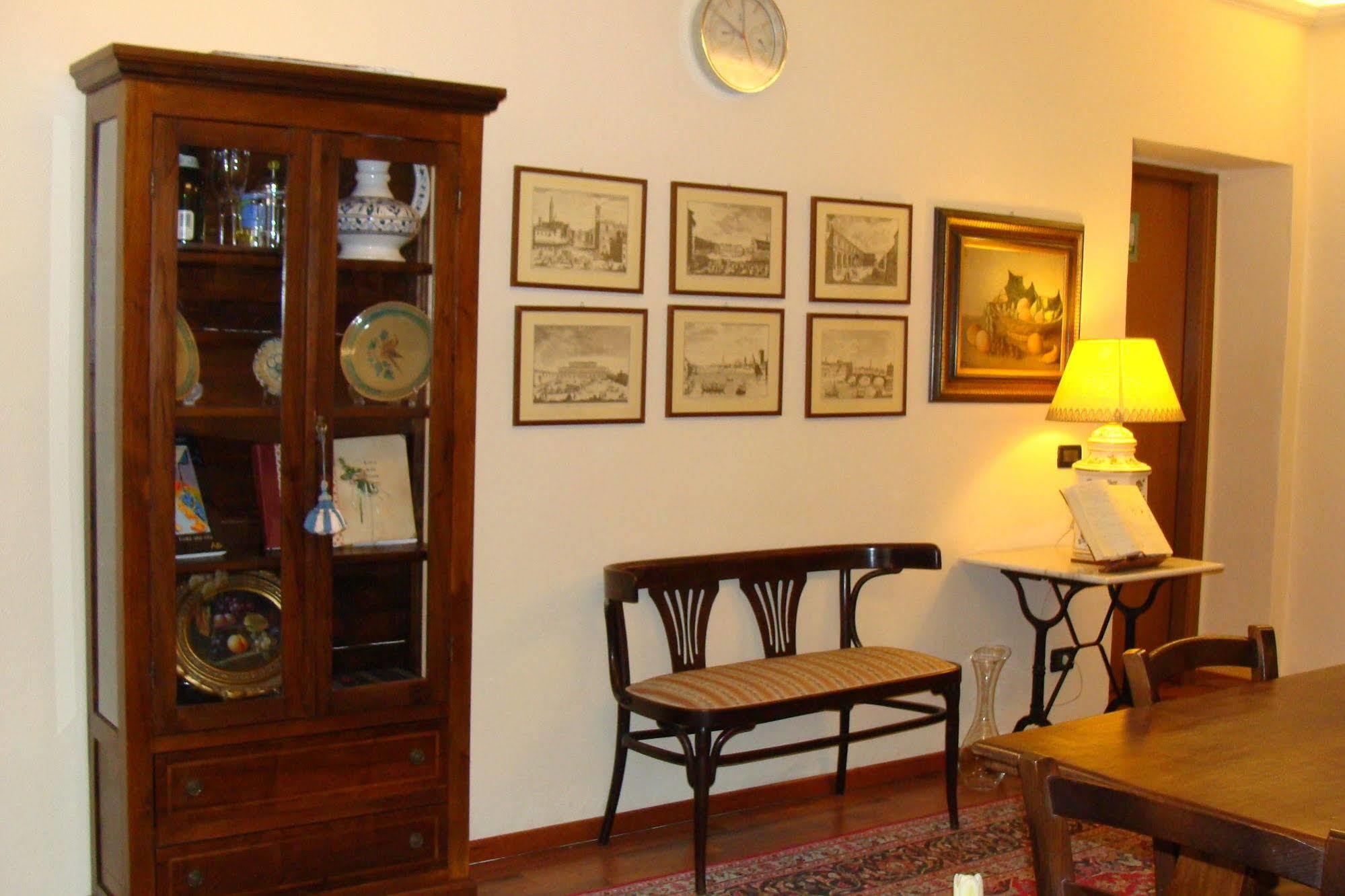 Acomodação com café da manhã  Michelangelo Florença