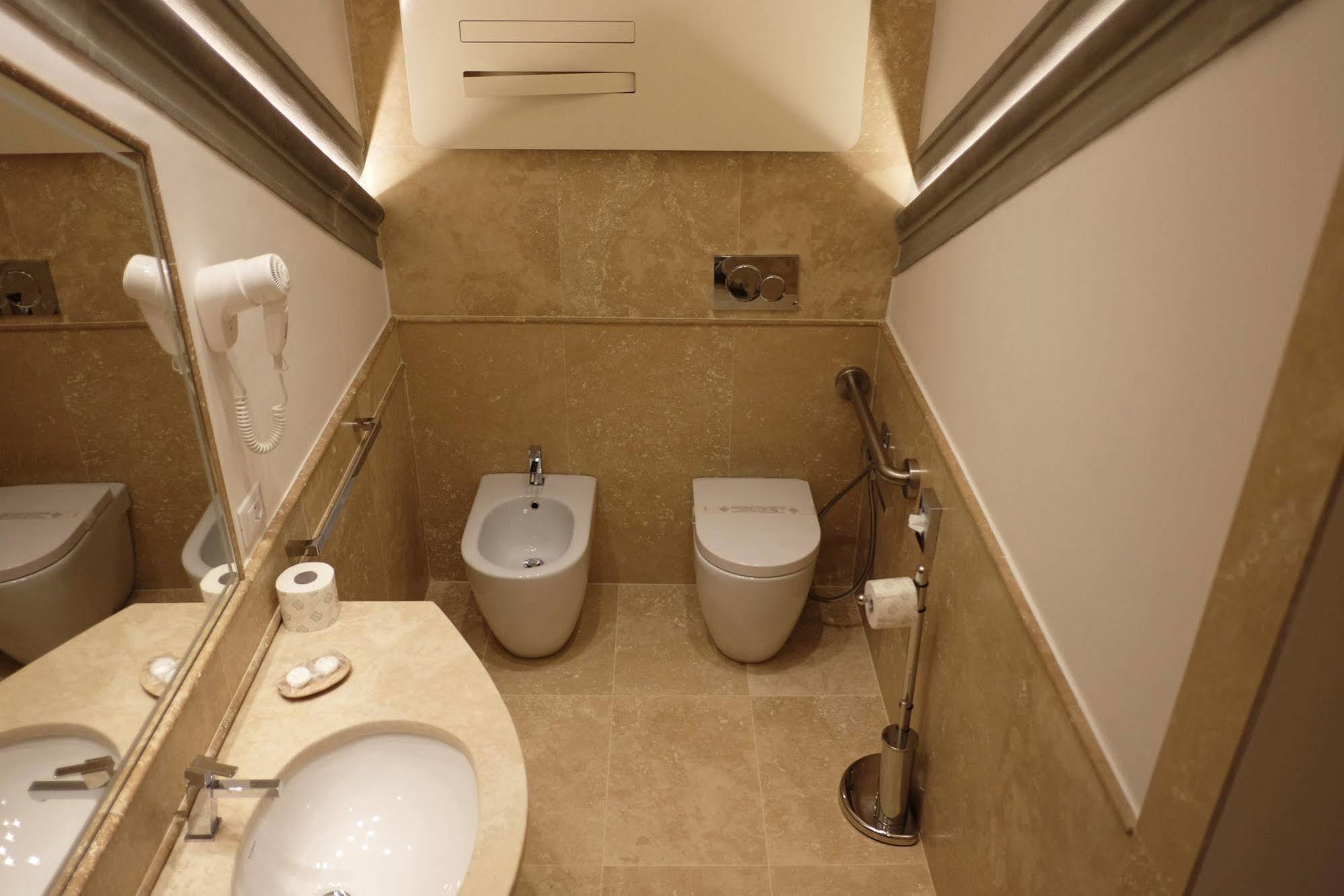 Renaissance Hotel 3*