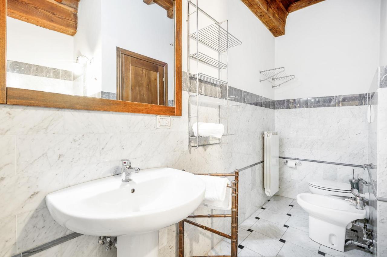 San Lorenzo Wooden Loft Apartment Florenz